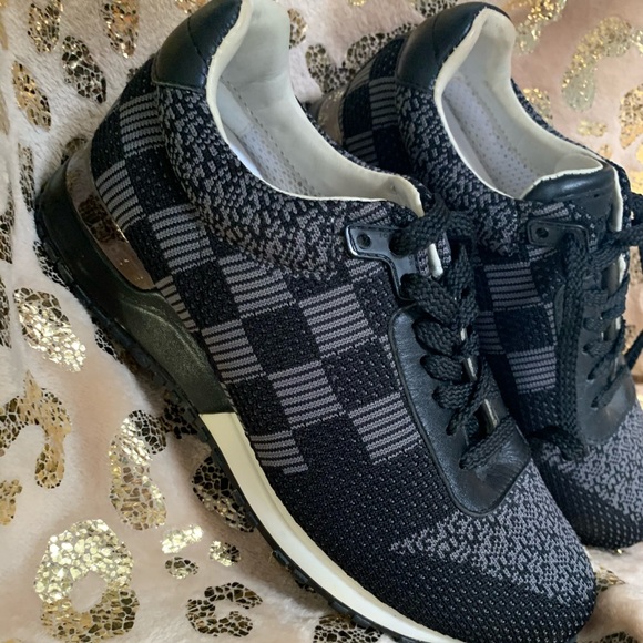 Louis Vuitton Sneakers - Picture 2 of 8